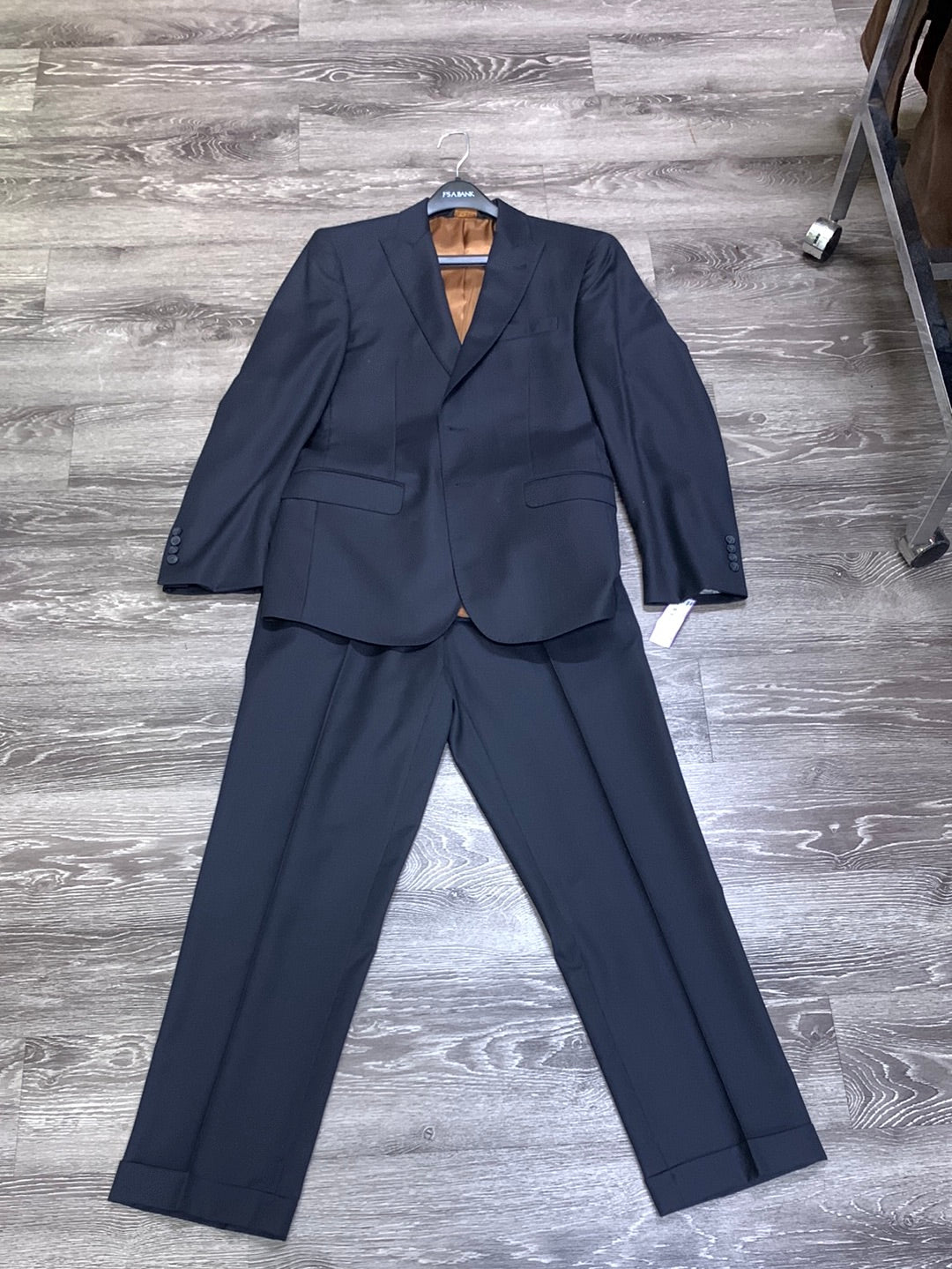 Jos A Banks Classic 2 Piece Suit - size 38R