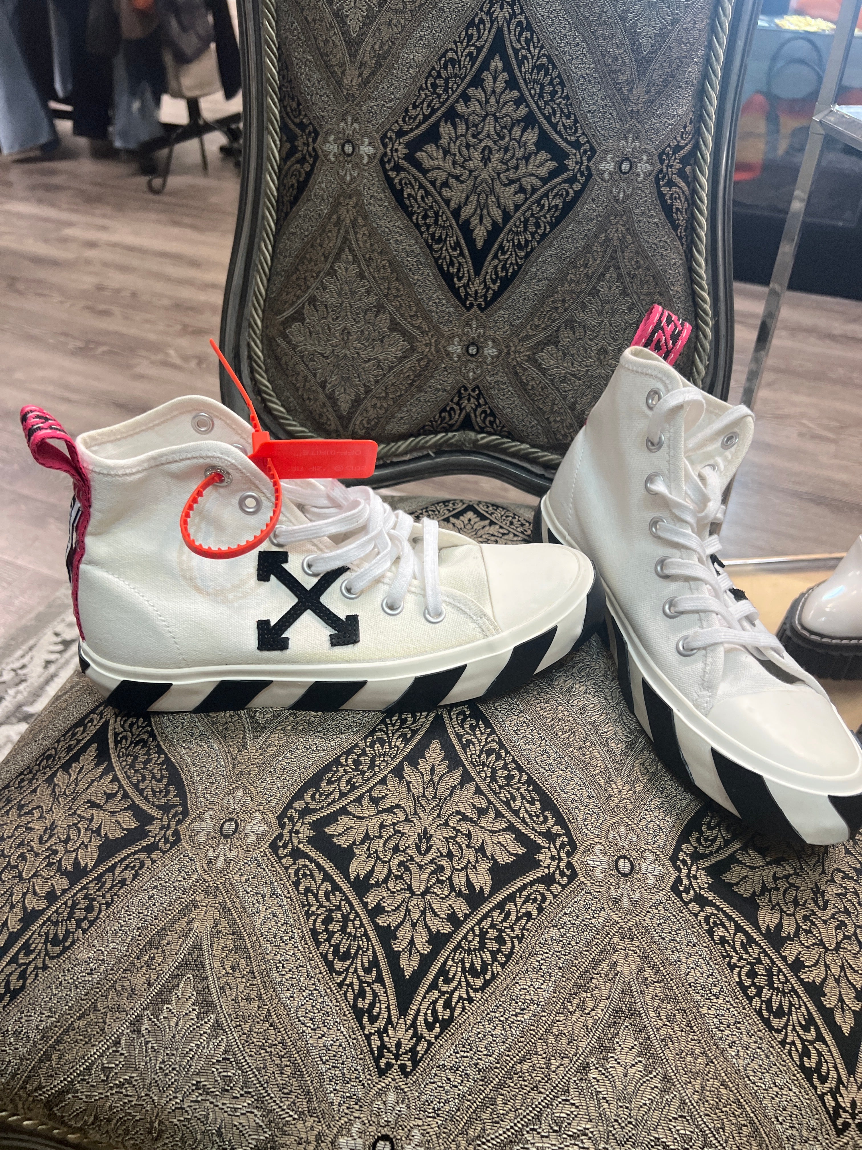 Off White Athletic Shoes (Size 9.5)