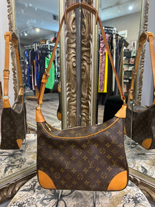 Louis Vuitton Boulogne Handbag - Size 30