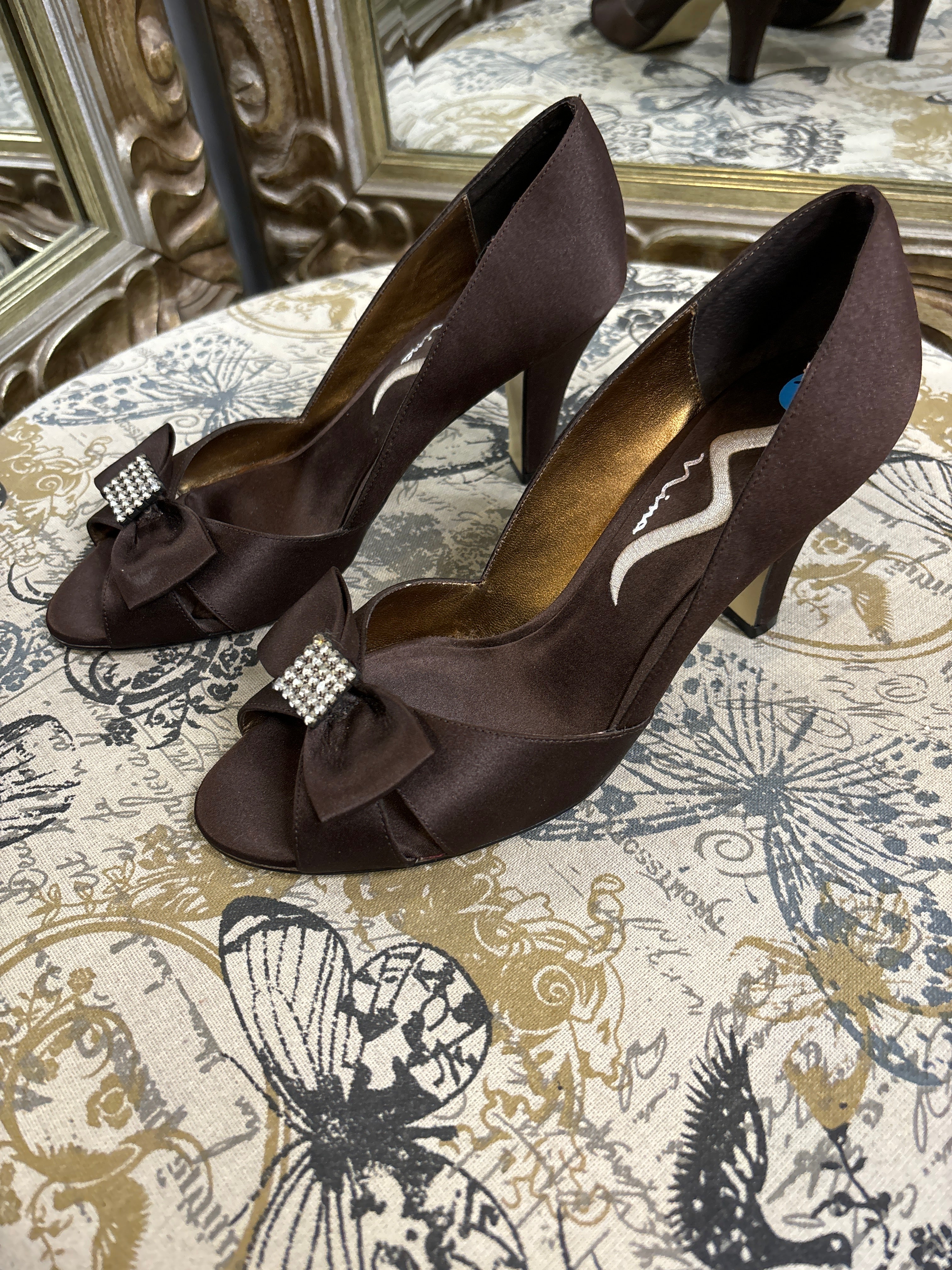 Nina Fabric Bow Heels - Size 7.5