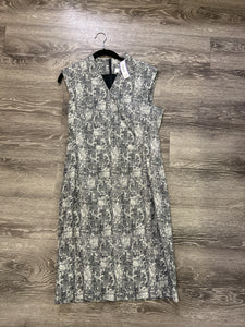 MM Lafleur Vneck Dress (Size 8)