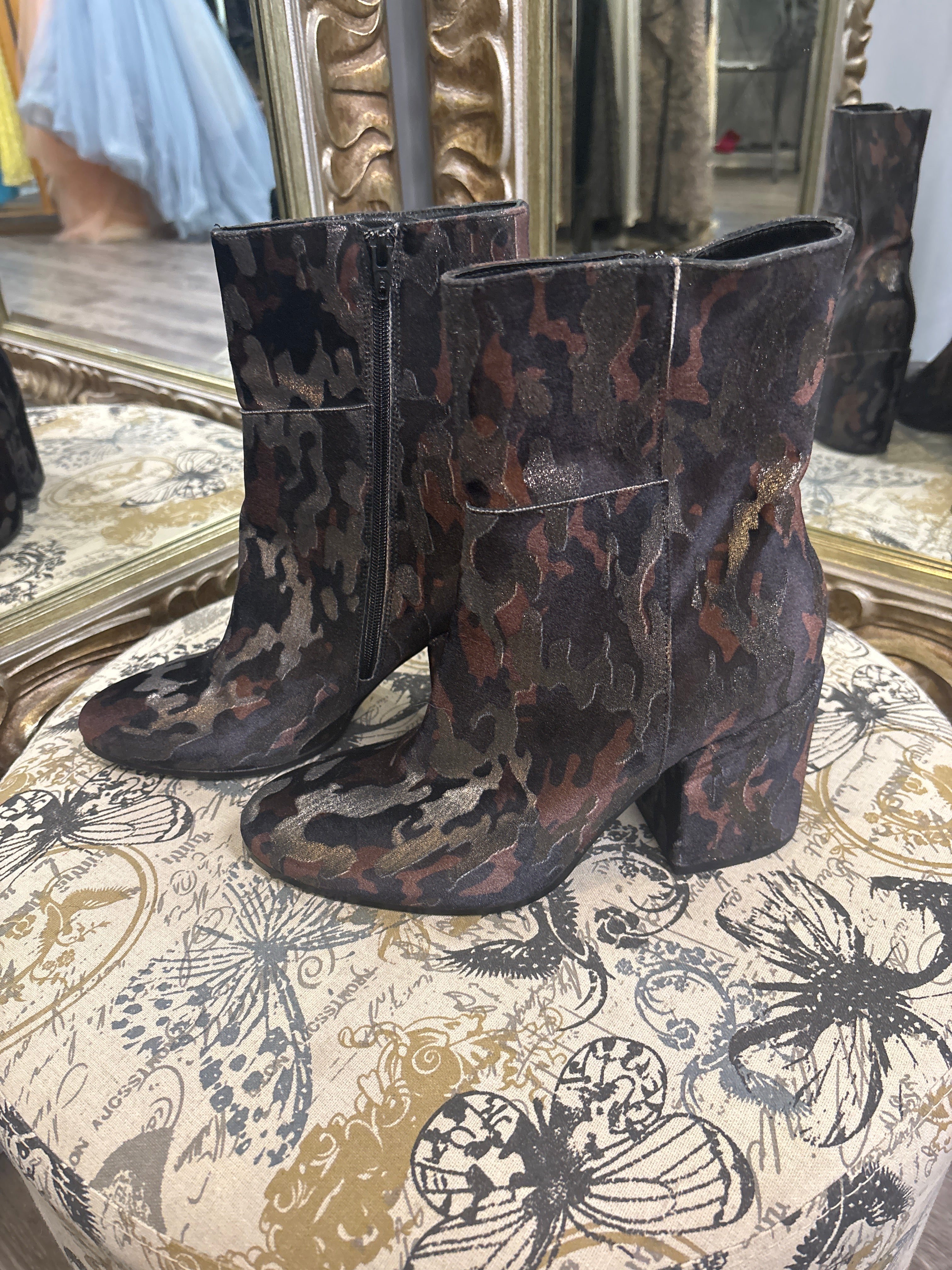 Michael Kors Leather Point Pump Booties - size 9.5