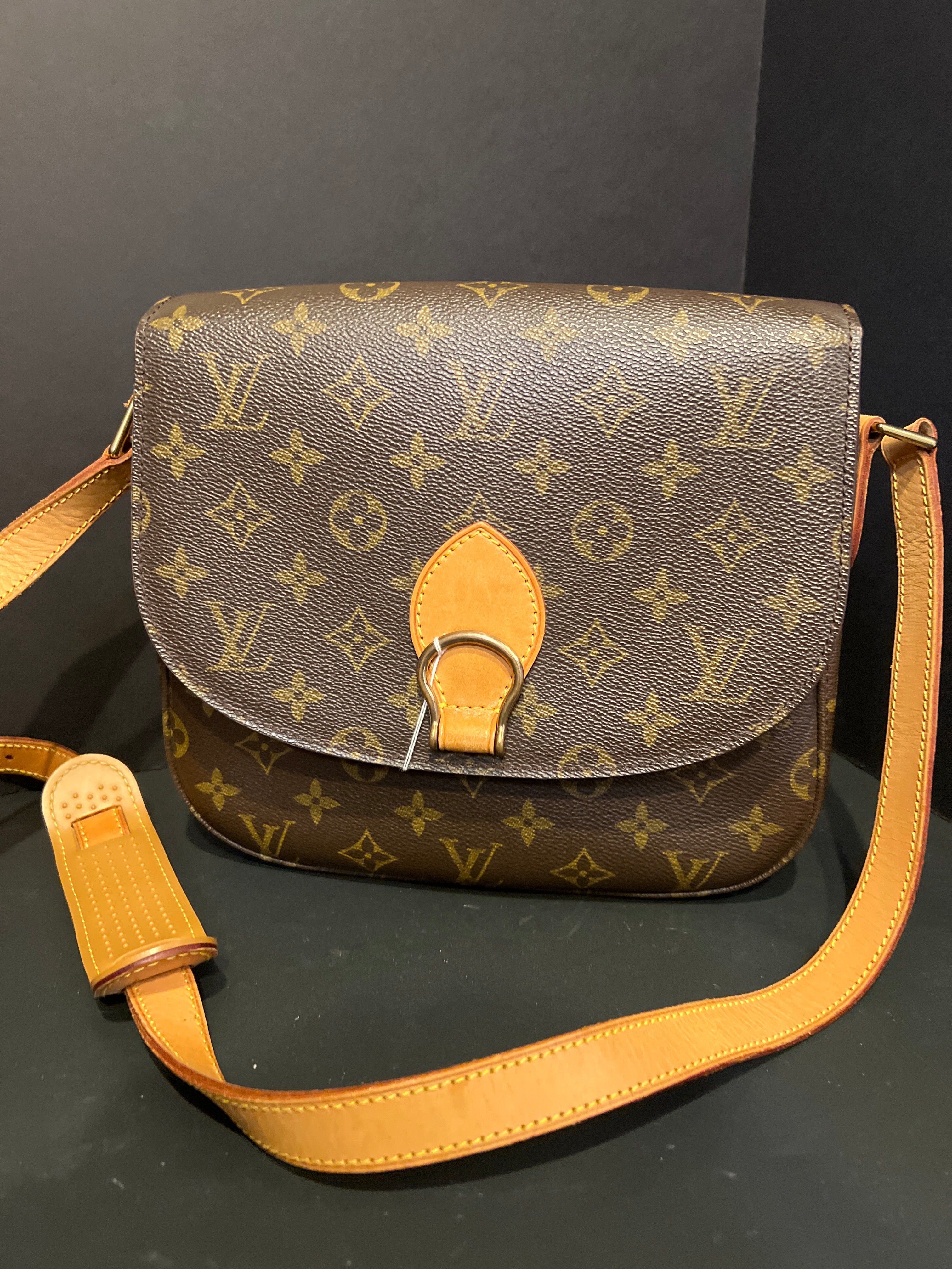 Louis Vuitton Shoulder Handbag (Size Small)