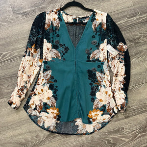 Free people floral V neck top - size XS