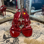 Load image into Gallery viewer, Gucci Patent Bow Tie star heels - 40C
