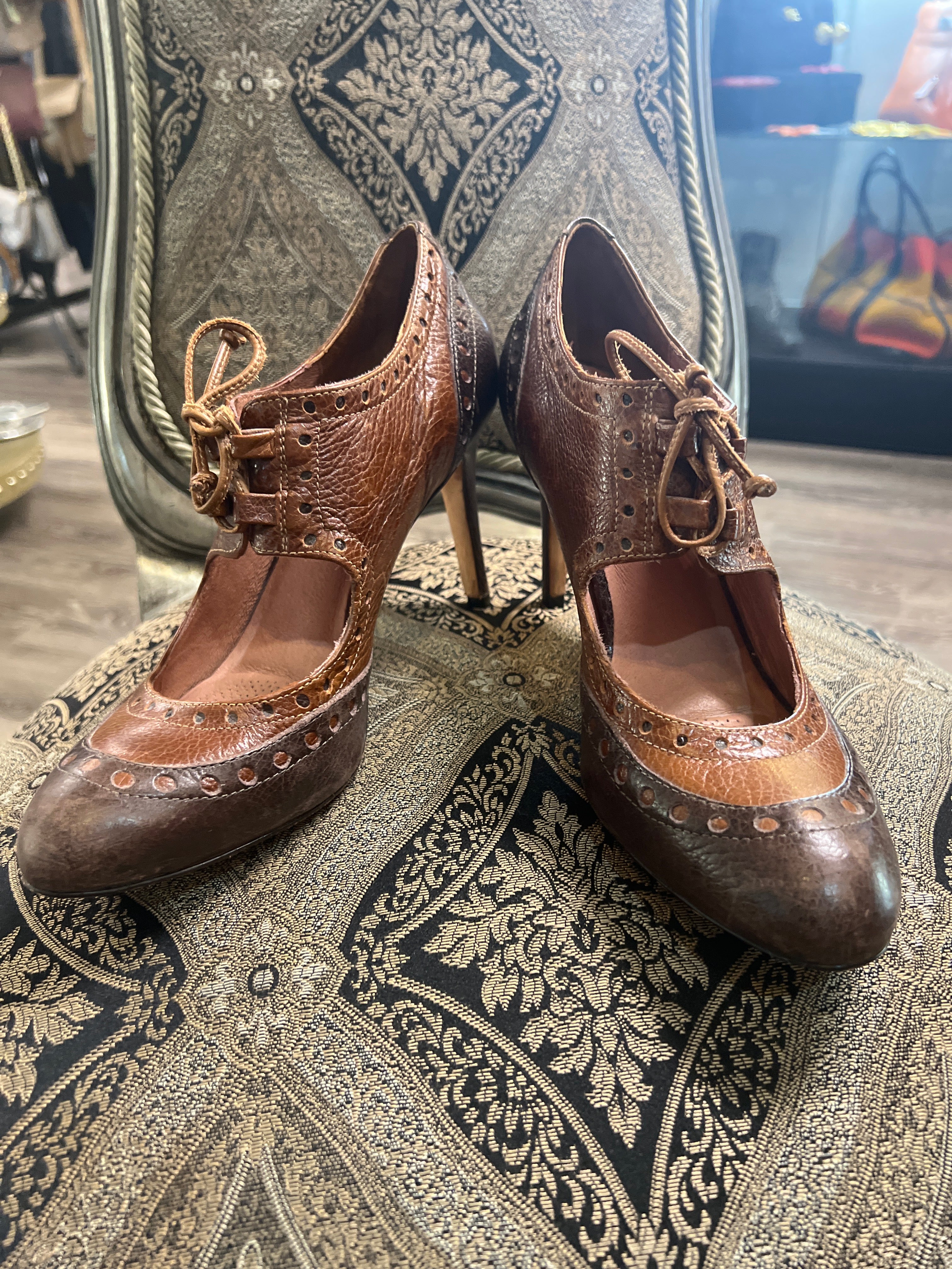 Corso Cosmo Wing Tip/Lace up Heels - Size 9