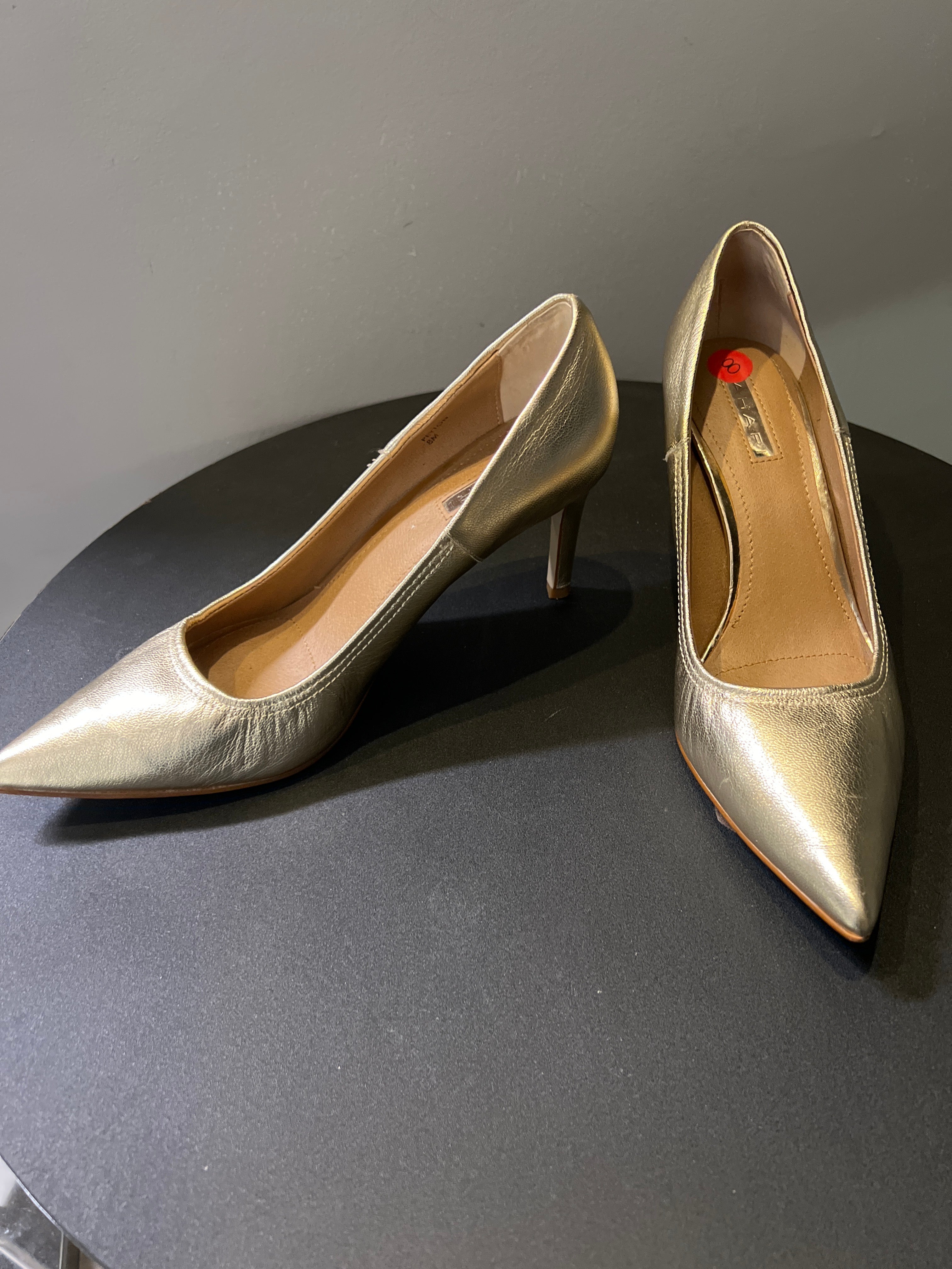 Tahari Metallic Leather Heel (Size 8)