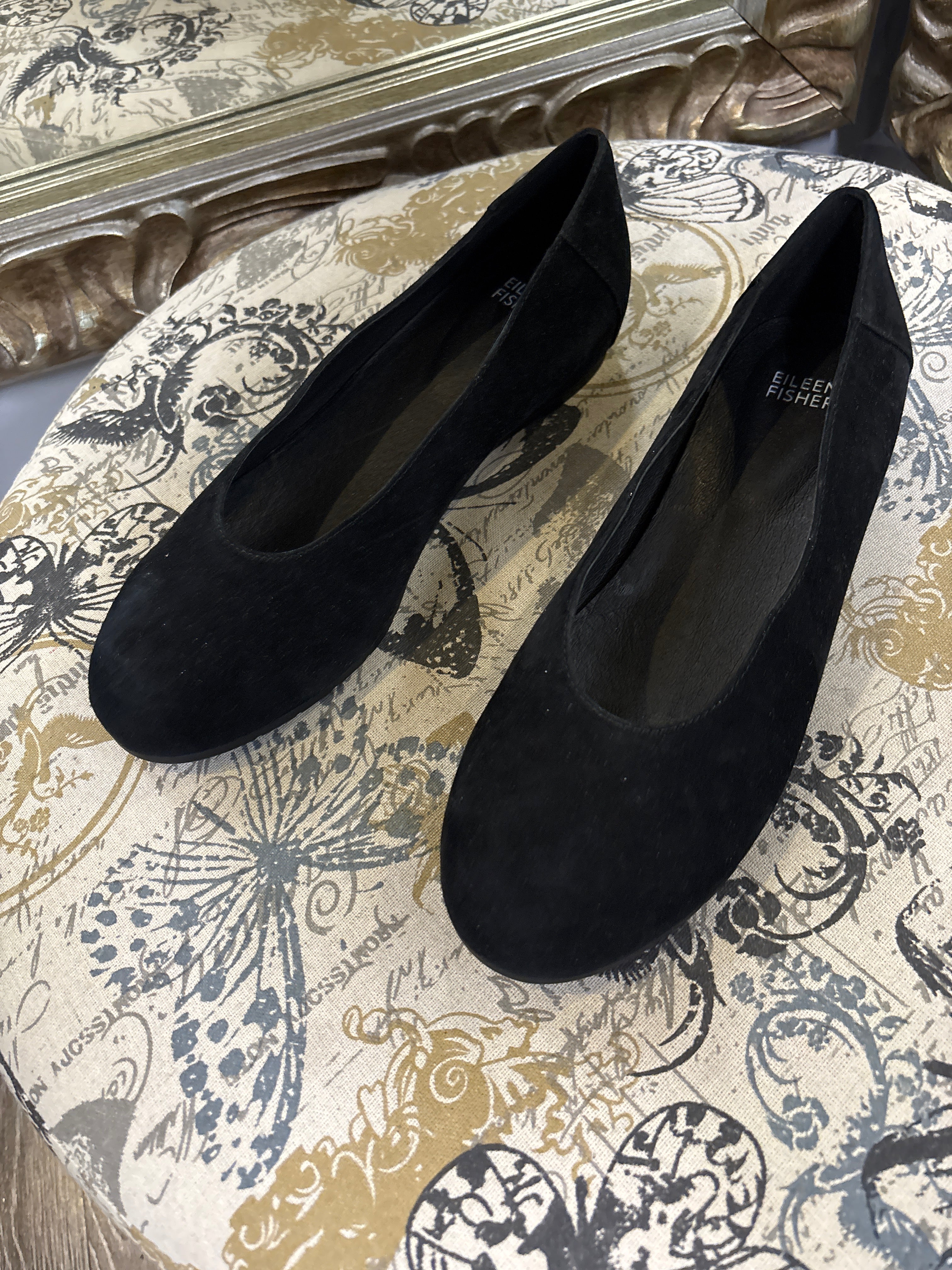 Eileen Fisher Suede Round Flats - size 8