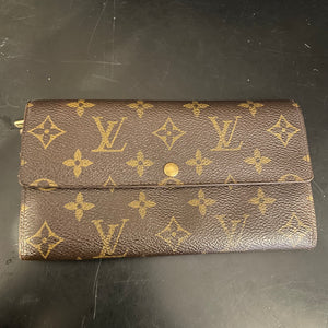 Louis Vuitton Monogram Bi-fold Wallet