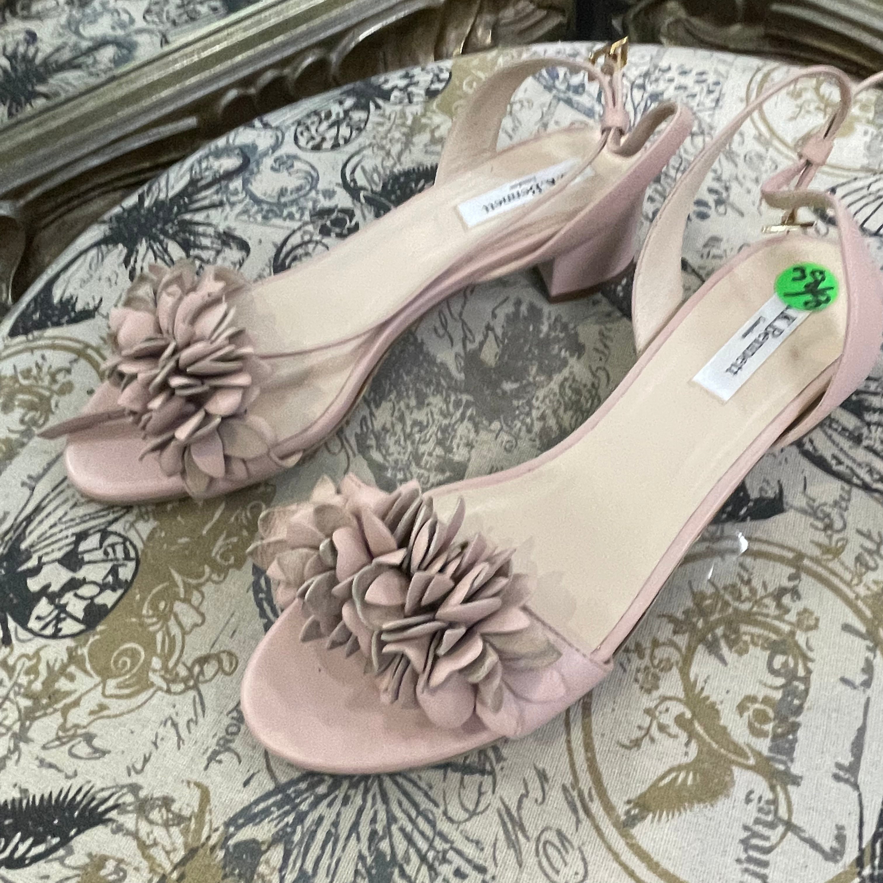 LK Bennett Leather Flower Shoes - Size 38/8