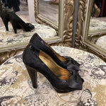 Load image into Gallery viewer, Coach Monogram Side w Bows SHOES 6.5
