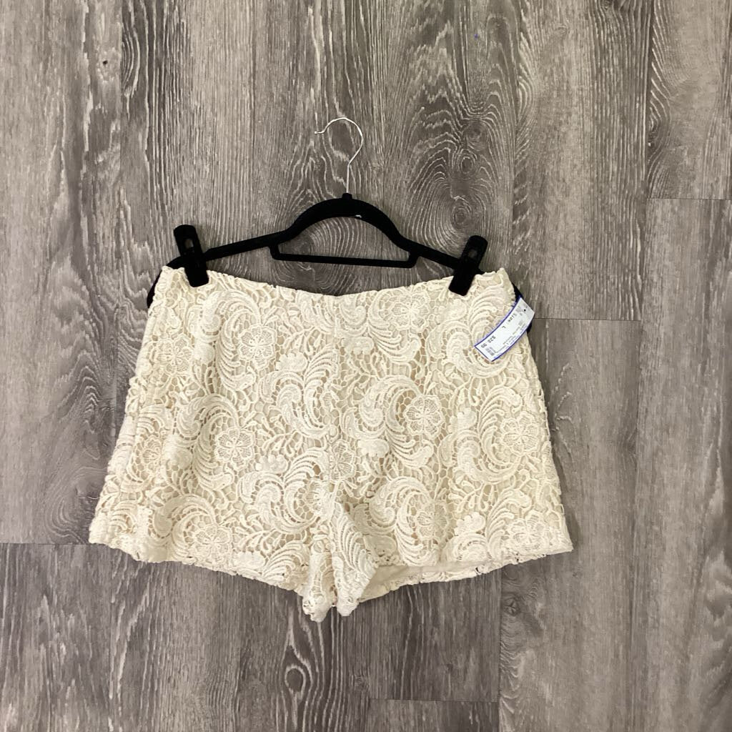 Pookie & Sebastia Lace Overlay Textured SHORTS L