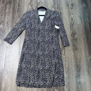 J Mclaughin Cheetah Print Vneck LS DRESSES M