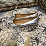 Load image into Gallery viewer, Tory Burch Metallic w Grommet Bow Front SHOES 8
