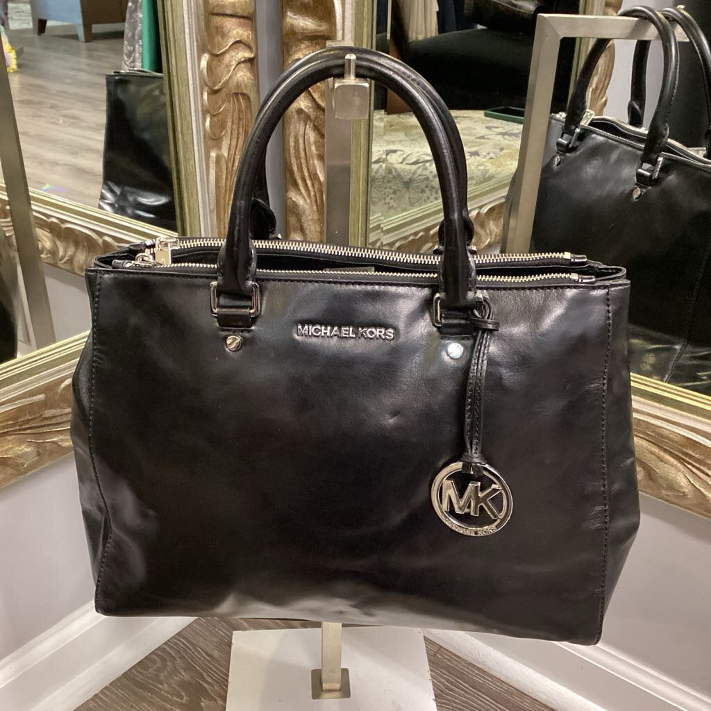 Michael Kors Leather Solid HANDBAGS L