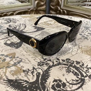 Fendi Oval w/ Case SUNGLASSES