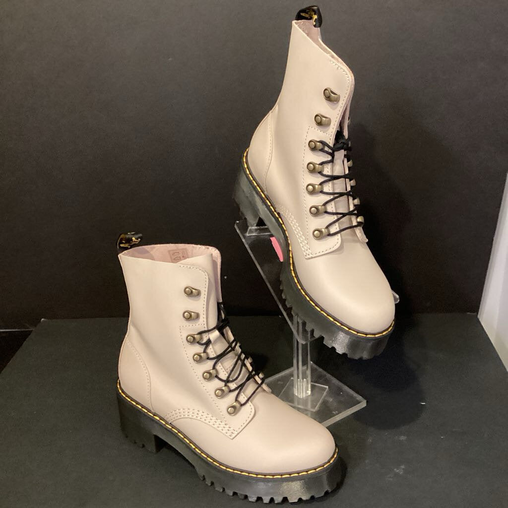 Doc Martens Leather Lace Ups BOOTS 9