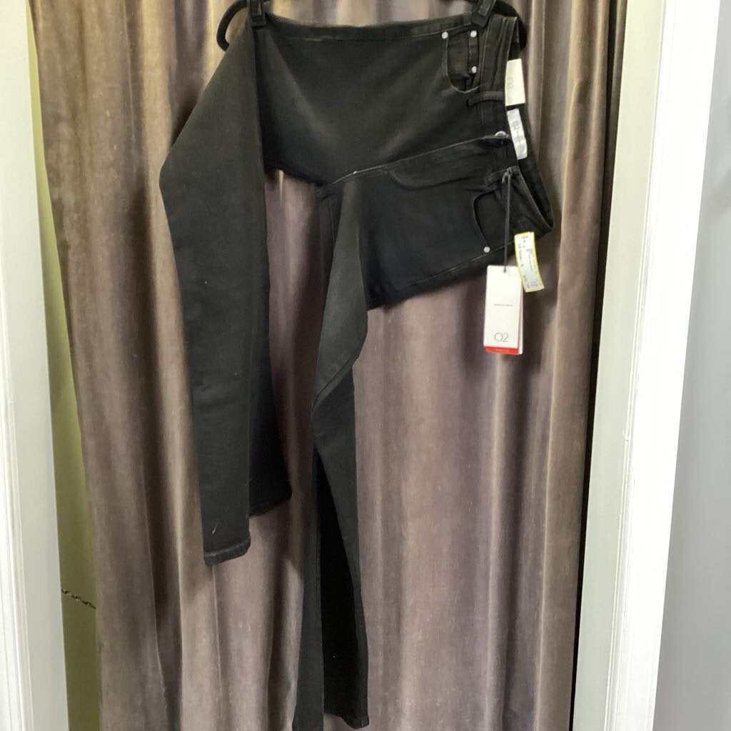 Q2 NWT Flare Leg JEANS 6