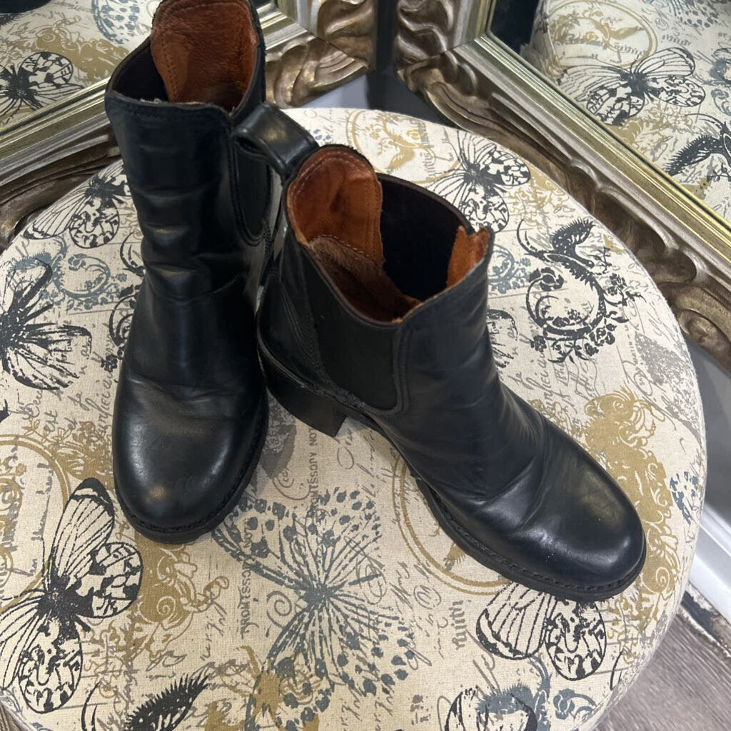 Frye Chunky Heeled Midi BOOTIES 7.5