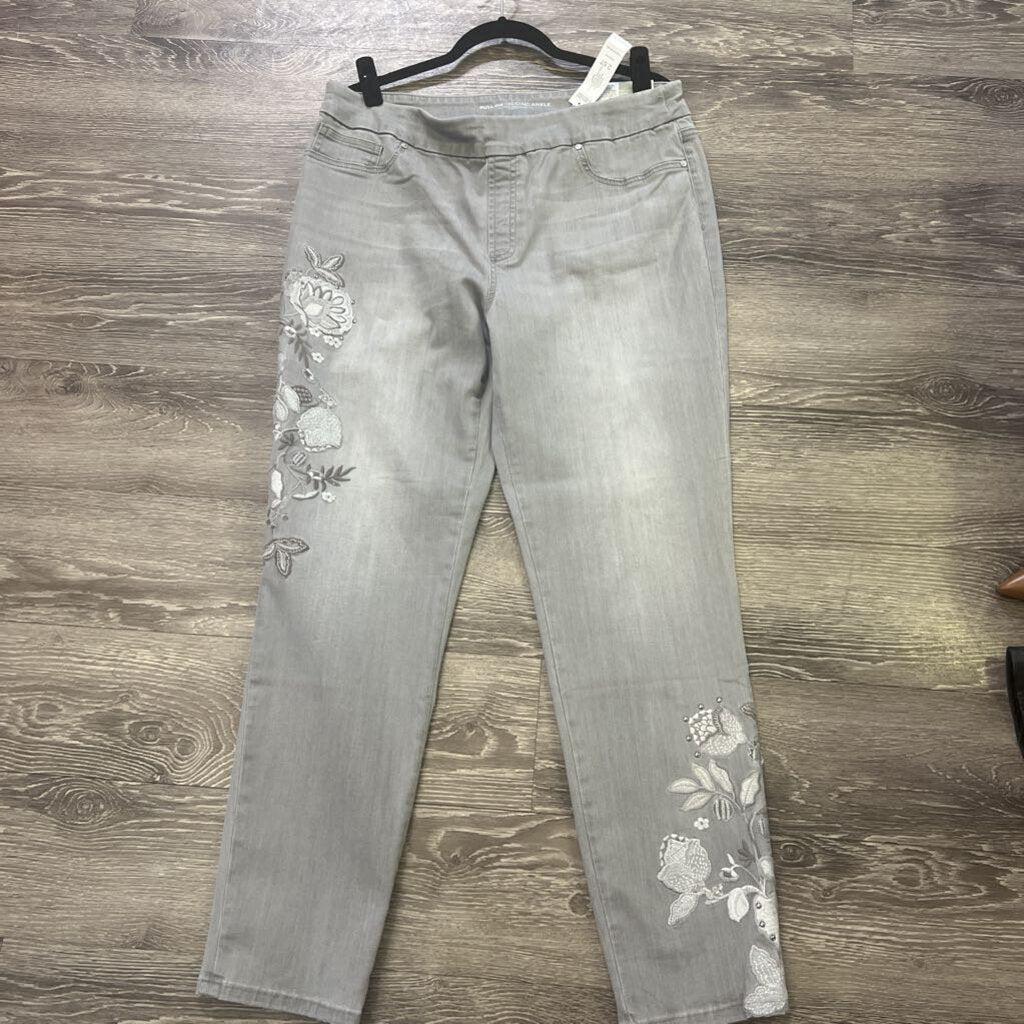 Chicos NWT Embroidered JEANS 14