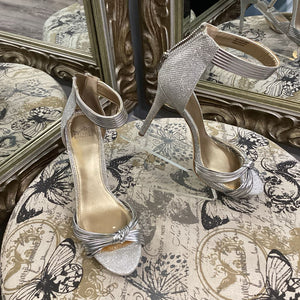Badgley Mischka Twist Knot Front Heels SHOES 8.5