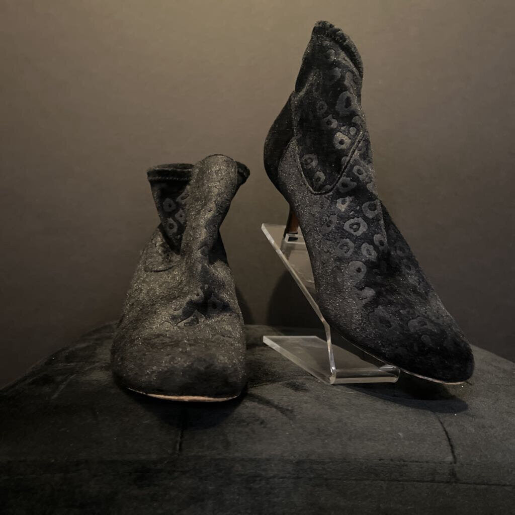 Donald Pliner Velvet Cheetah Print Solid BOOTIES 8