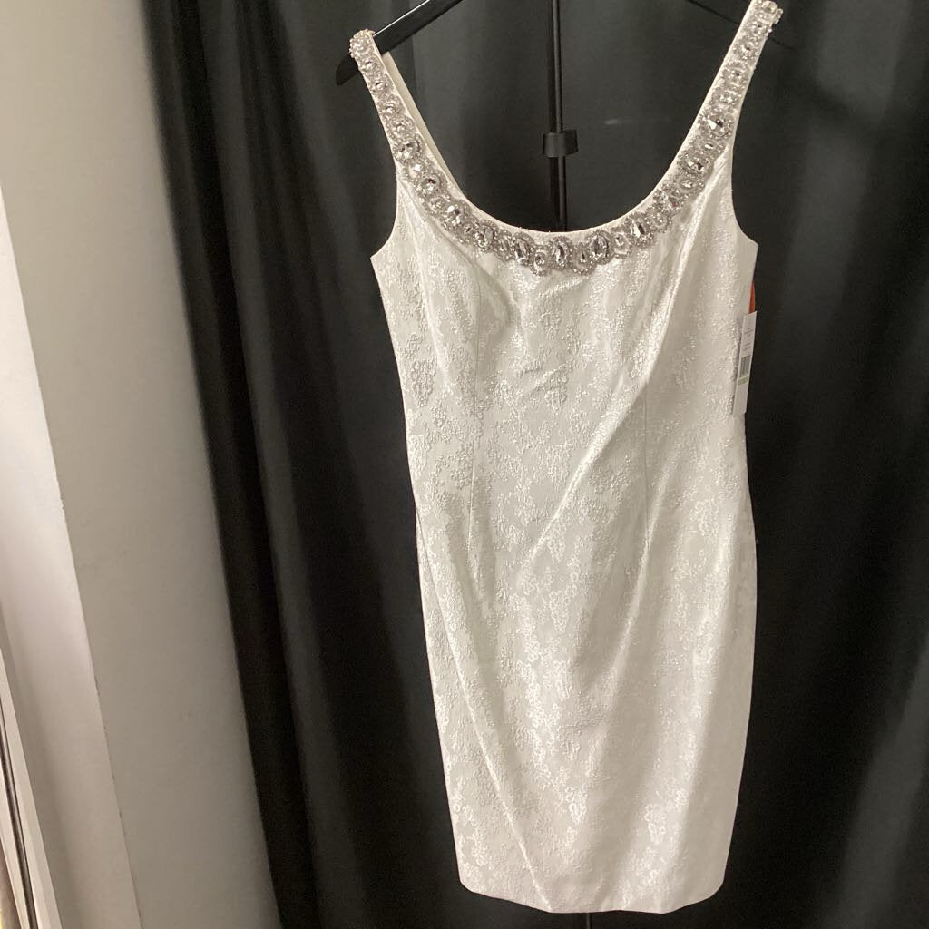 Carmen Marc Valvo NWT Jeweled Neckline DRESSES 8