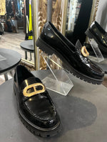 Load image into Gallery viewer, Dee Ocleppo Patent Loafers SHOES 9.5
