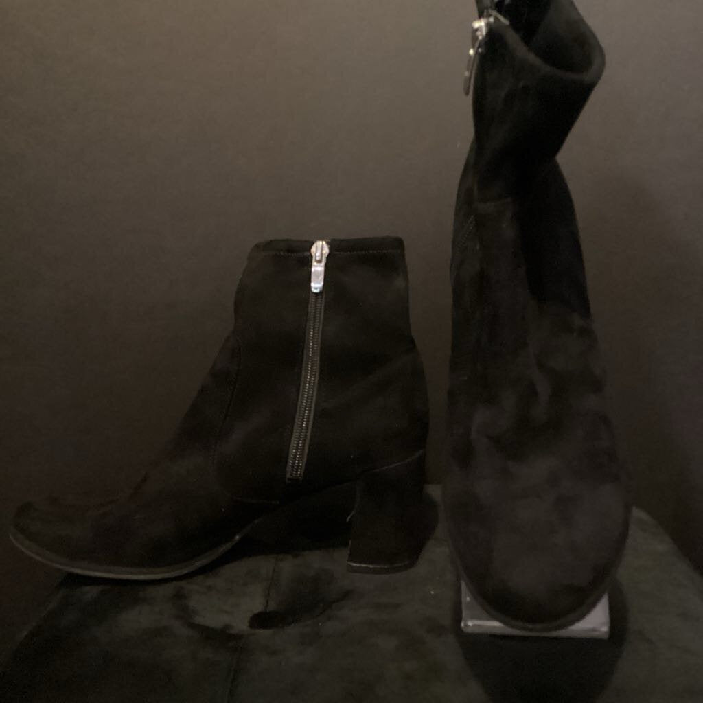 Marc Fisher Suede Heel BOOTIES 9.5