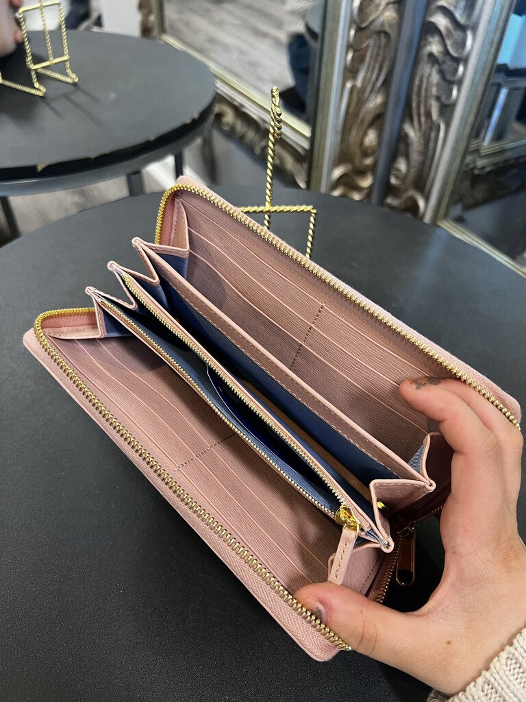 Gucci Leather Zip Around WALLETS S