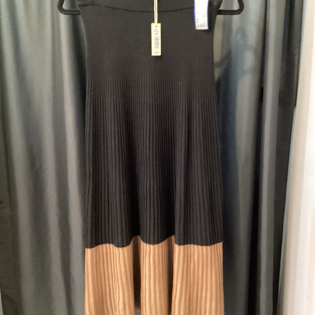 Max Studio London NWT Pleated Maxi SKIRTS XS