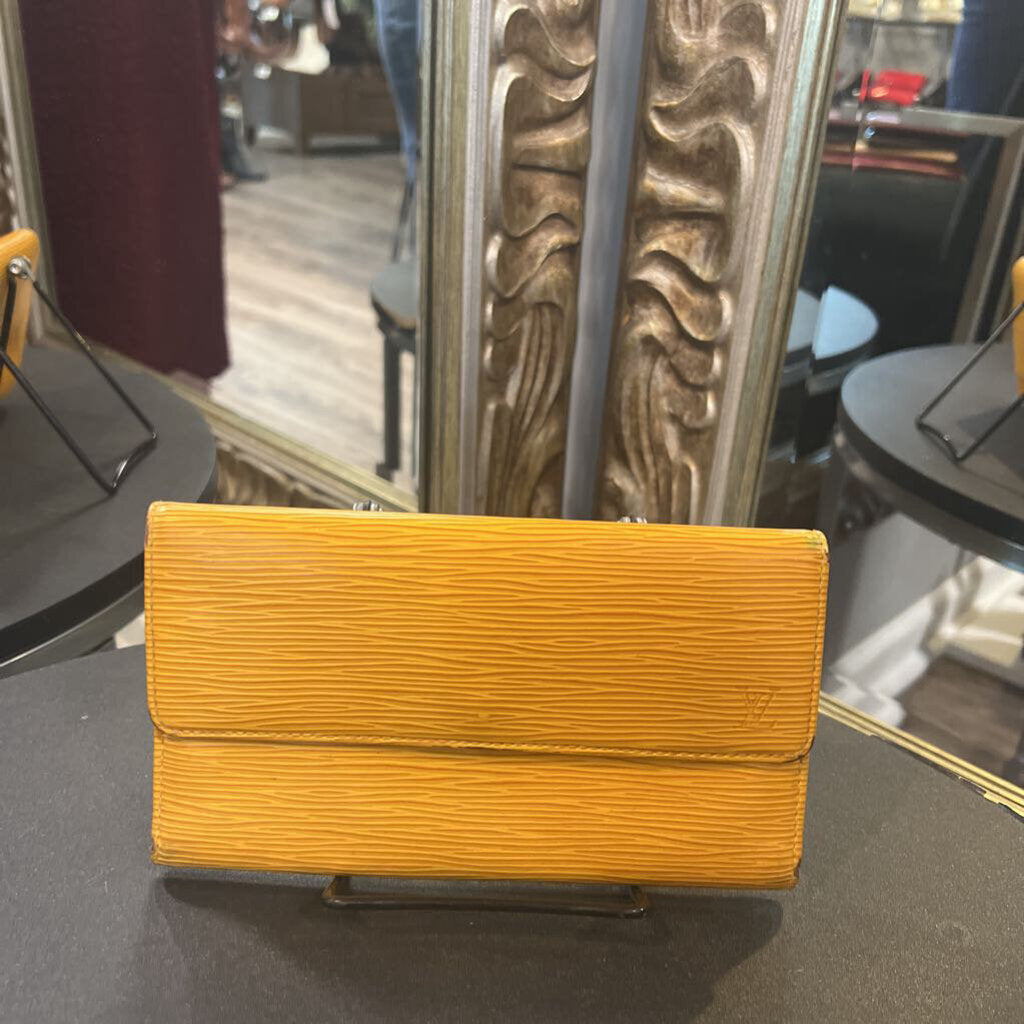 Louis Vuitton Epi Leather Snap Trifold WALLETS S