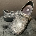 Load image into Gallery viewer, Crocs NWT Blue SHOES 8
