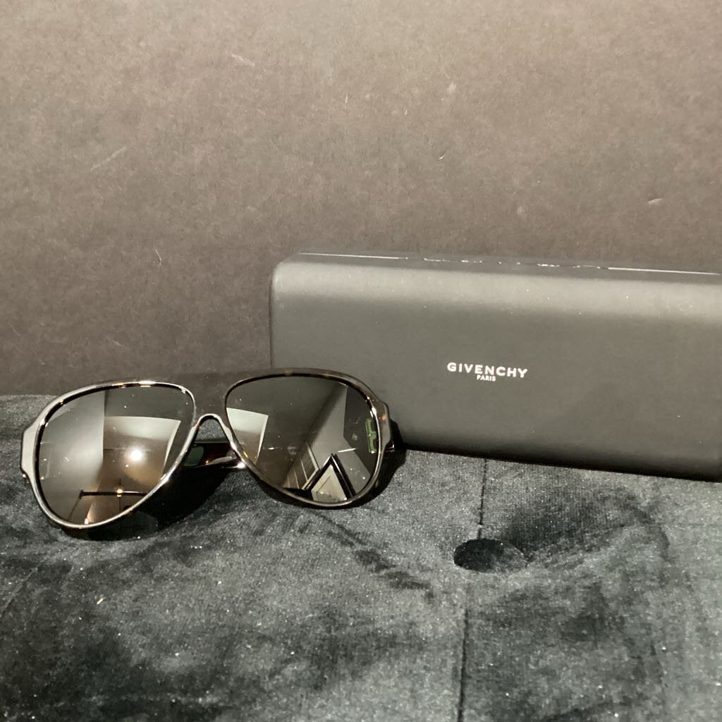 Givenchy NWT (BOX) Aviator Style Blacked Out SUNGLASSES OS