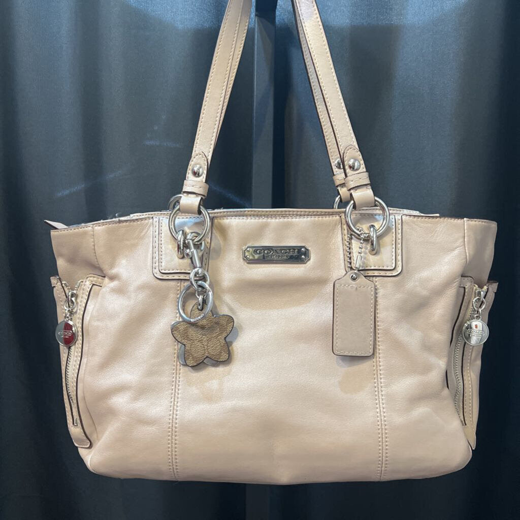 Coach Leather Shoulder Bag w Keychain HANDBAGS M