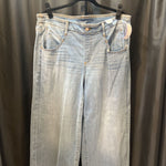 Load image into Gallery viewer, Chicos Wide Leg JEANS 14
