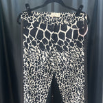 Load image into Gallery viewer, Nicole Miller Giraffe Print PANTS 6
