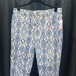 Load image into Gallery viewer, Chicos Batik Print Crop PANTS 1.5
