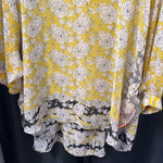Load image into Gallery viewer, Cabi Floral Peasant TOPS L
