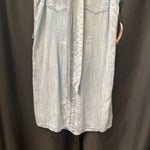 Load image into Gallery viewer, Untuckit Chambray Slvlss Button Up DRESSES 2
