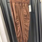 Load image into Gallery viewer, Lululemon NWT Jogger PANTS 8
