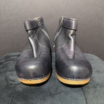Load image into Gallery viewer, Dansko Leather Clog BOOTIES 37
