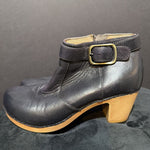 Load image into Gallery viewer, Dansko Leather Clog BOOTIES 37
