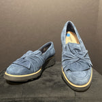 Load image into Gallery viewer, Clarks New Suede w/Bow SHOES 9.5
