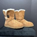 Load image into Gallery viewer, Ugg W/BOX Bailey Button BOOTS 6

