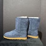 Load image into Gallery viewer, Ugg NWB Short Classic BOOTS 6
