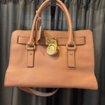 Load image into Gallery viewer, Michael Kors Leather HANDBAGS M
