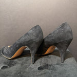 Load image into Gallery viewer, Ferragamo Cutout Suede Heels SHOES 9
